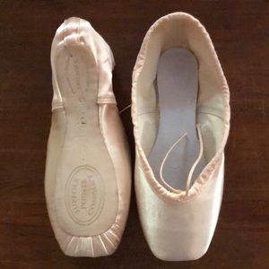 Suffolk Ensemble Pointe Shoes